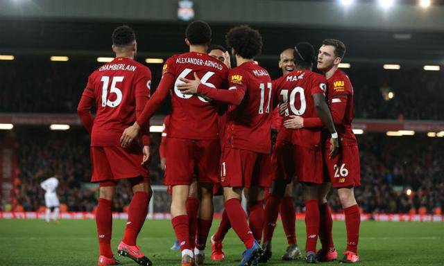  红军强势归来，利物浦三球完胜埃弗顿登顶榜首  